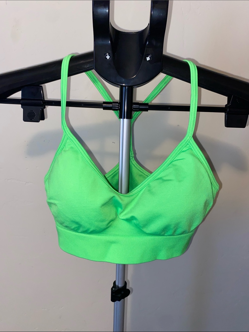 NWOT GYMSHARK SPORTS BRA BRIGHT GREEN COLOR SIZE SMALL